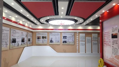 中億?；?dòng)滑軌屏案例：橙色科技企業(yè)展廳