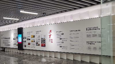 中億睿互動滑軌屏為重慶市輕工業(yè)學(xué)校打造智慧校園